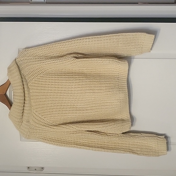 GUC moon & madison cream colored sweater - size xs - Picture 4 of 6